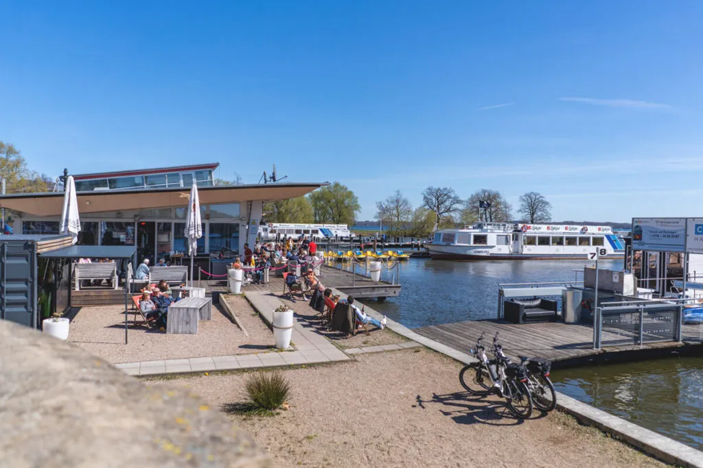Blick auf den Schweriner See vom Pier 7 Restaurant – ein Ort zum Genießen