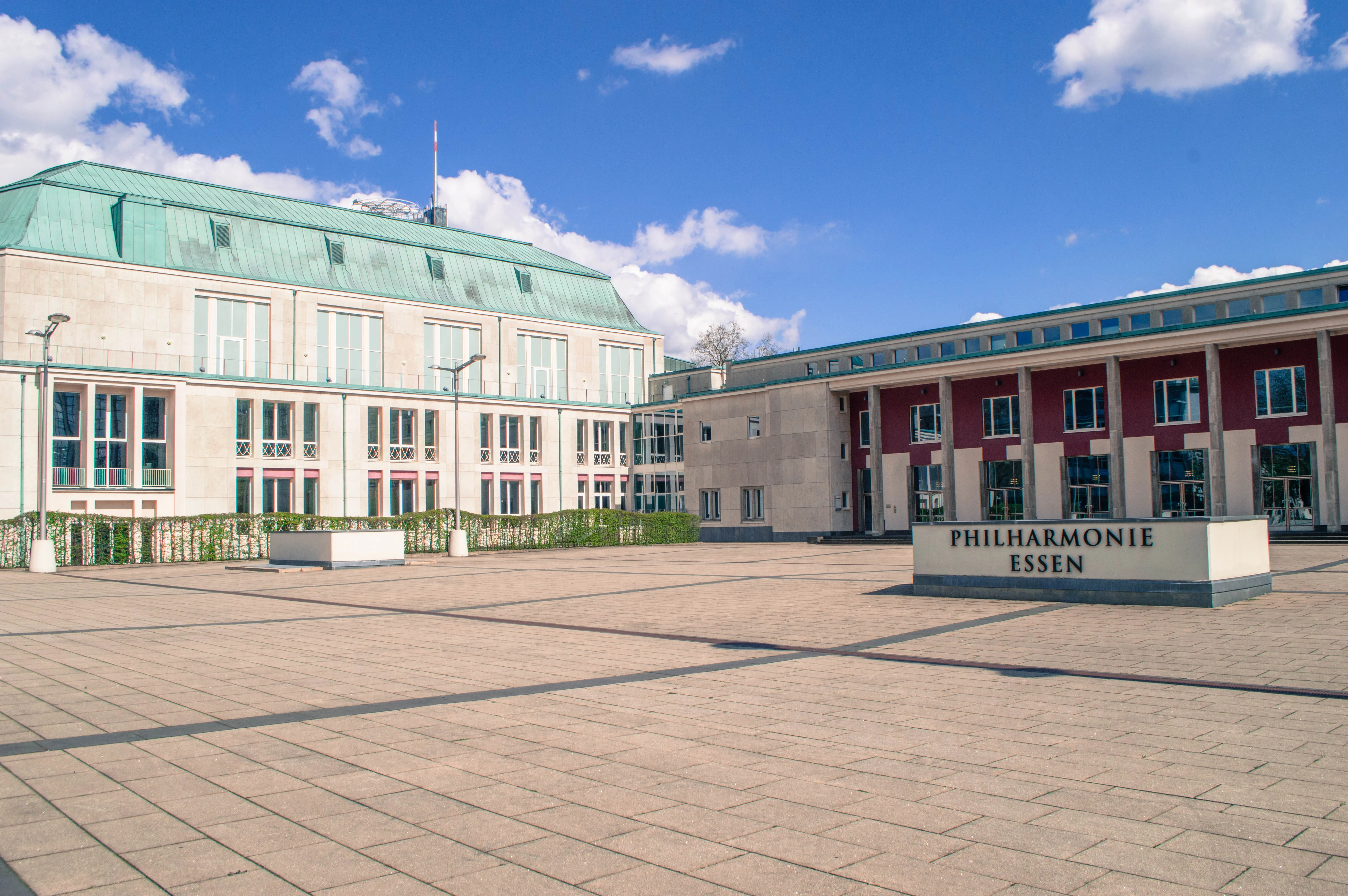 Blick auf den See im Stadtpark Essen bei schönem Wetter