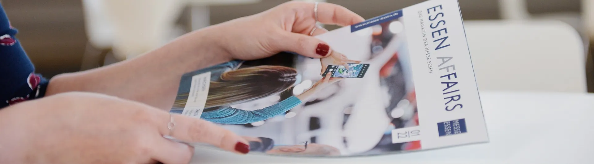 Blick auf die moderne Skyline Essens bei Nacht, symbolisch für die dynamische Esskultur der Stadt.