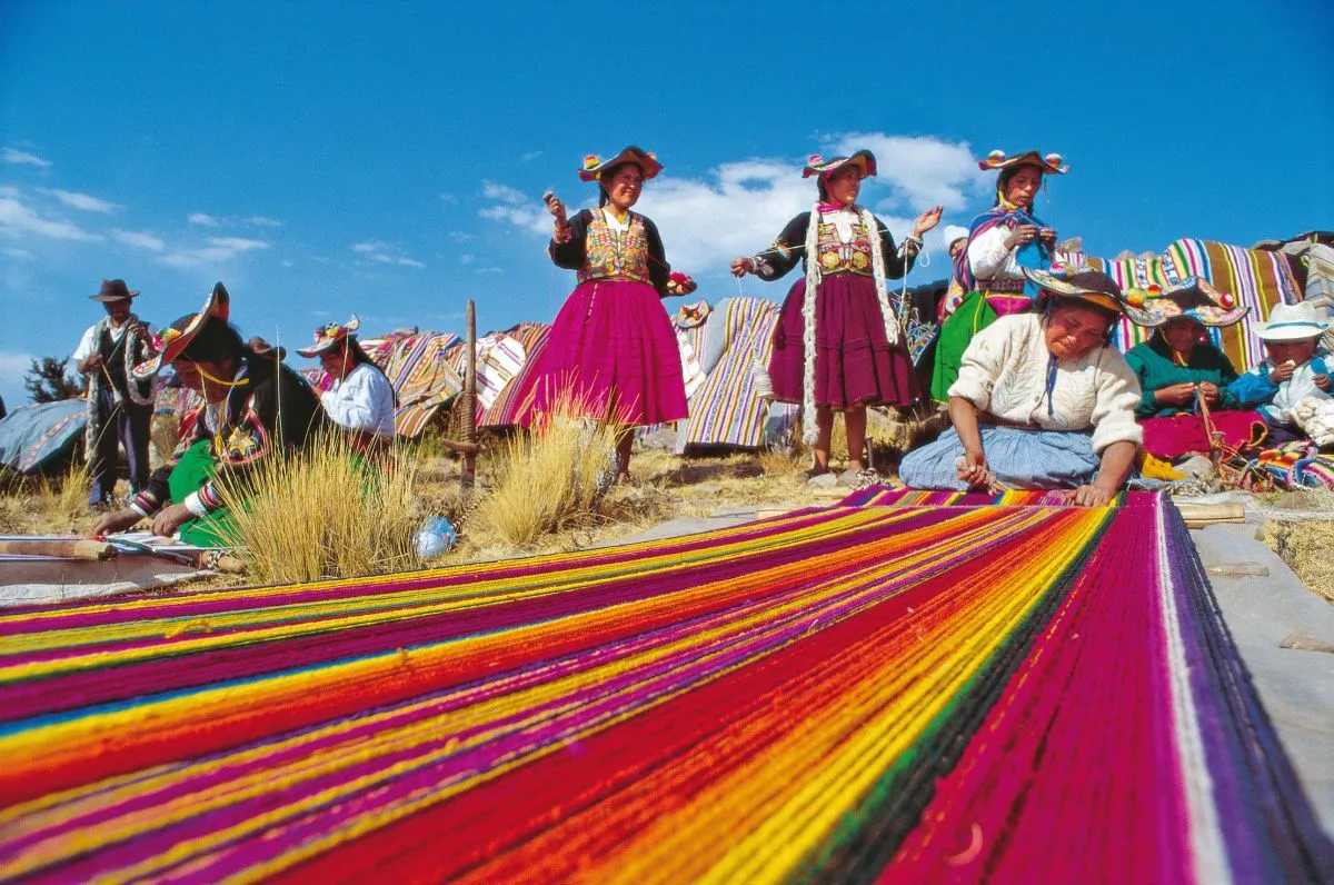 Blick auf die Stufenpyramiden von Caral