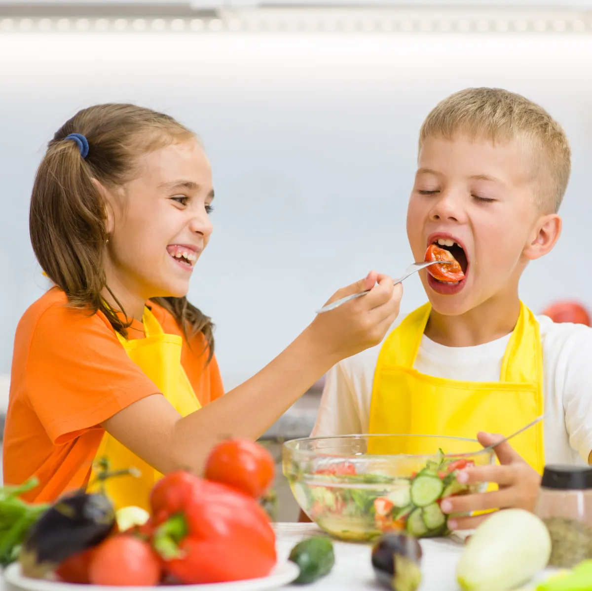 Blick auf verschiedene gesundheitliche Aspekte wie Ernährung, Bewegung und Stressregulation für ein ganzheitliches gesund wachsen