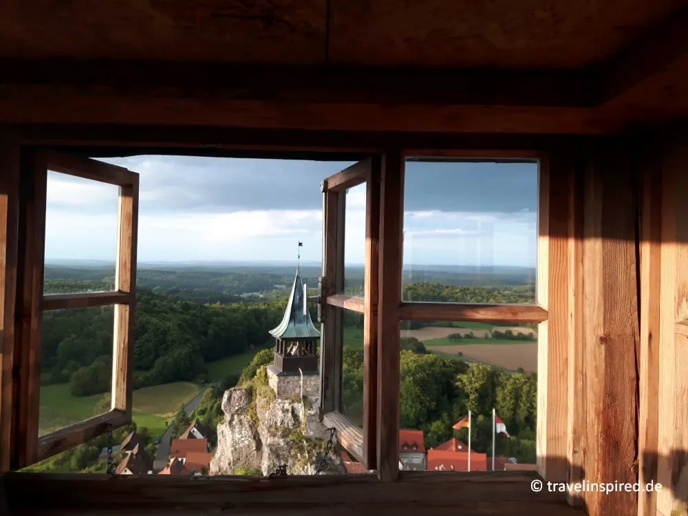 Blick aus einem Turmfenster der Burg Hohenstein in der Fränkischen Schweiz