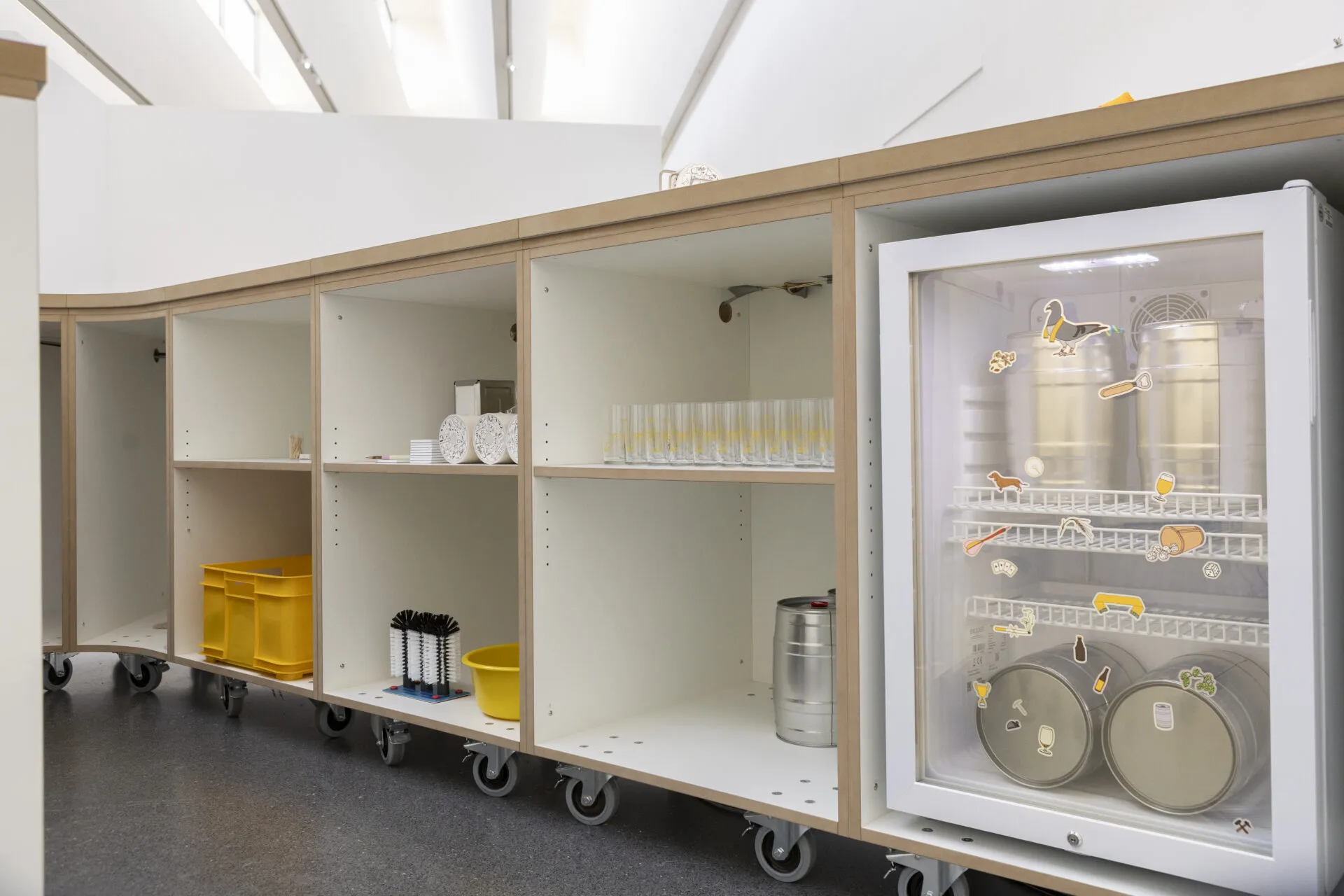 Blick hinter den Tresen.