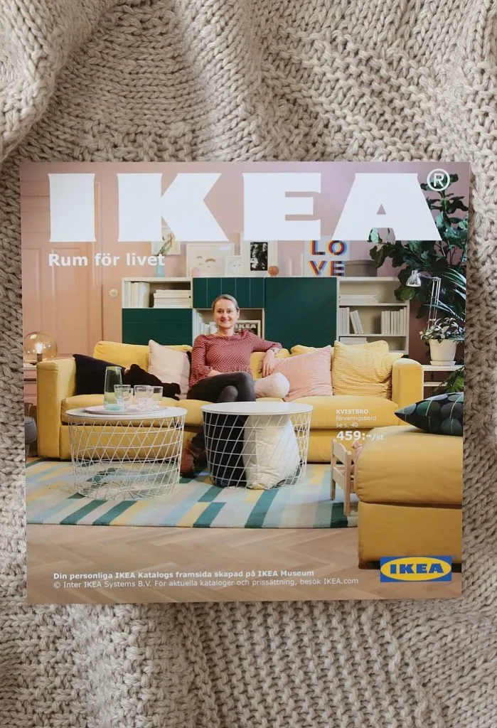 Blick in einen Raum mit alten Möbeln