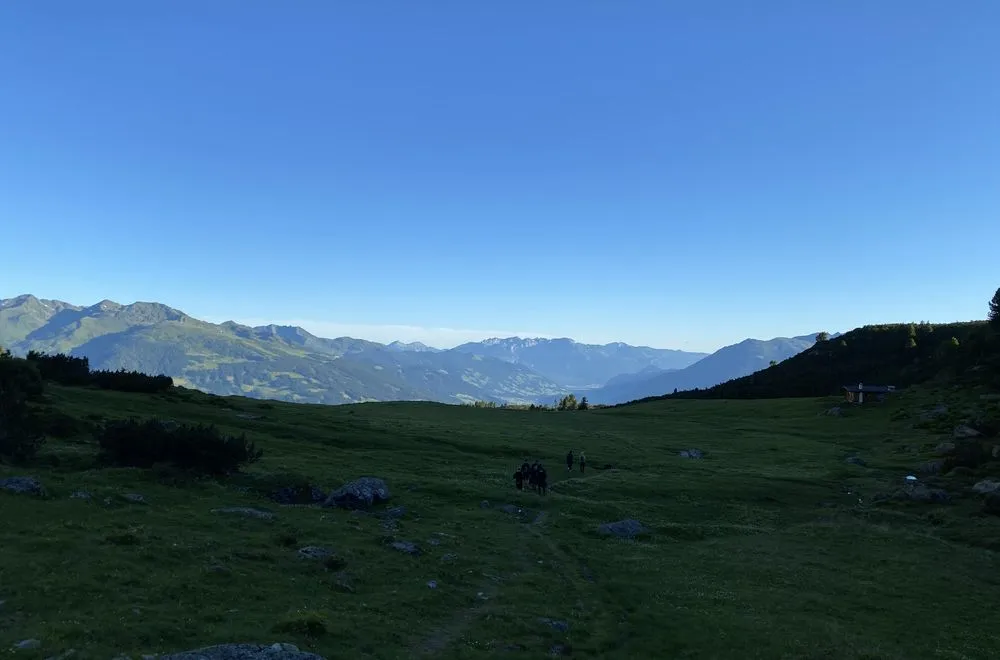 Blick ins Tal bei Morgendämmerung