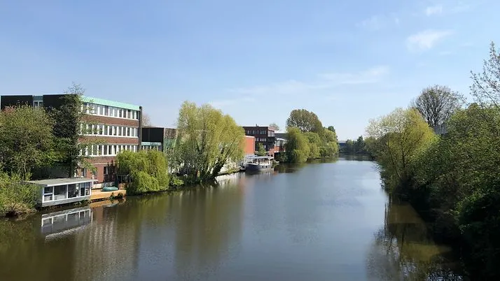 Blick über Billekanal in Hamburg