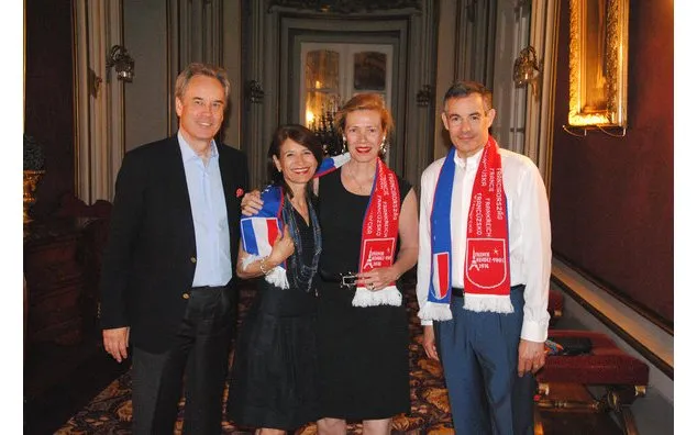 Botschafter Teixeira da Silva und Bubb bei der EM-Übertragung