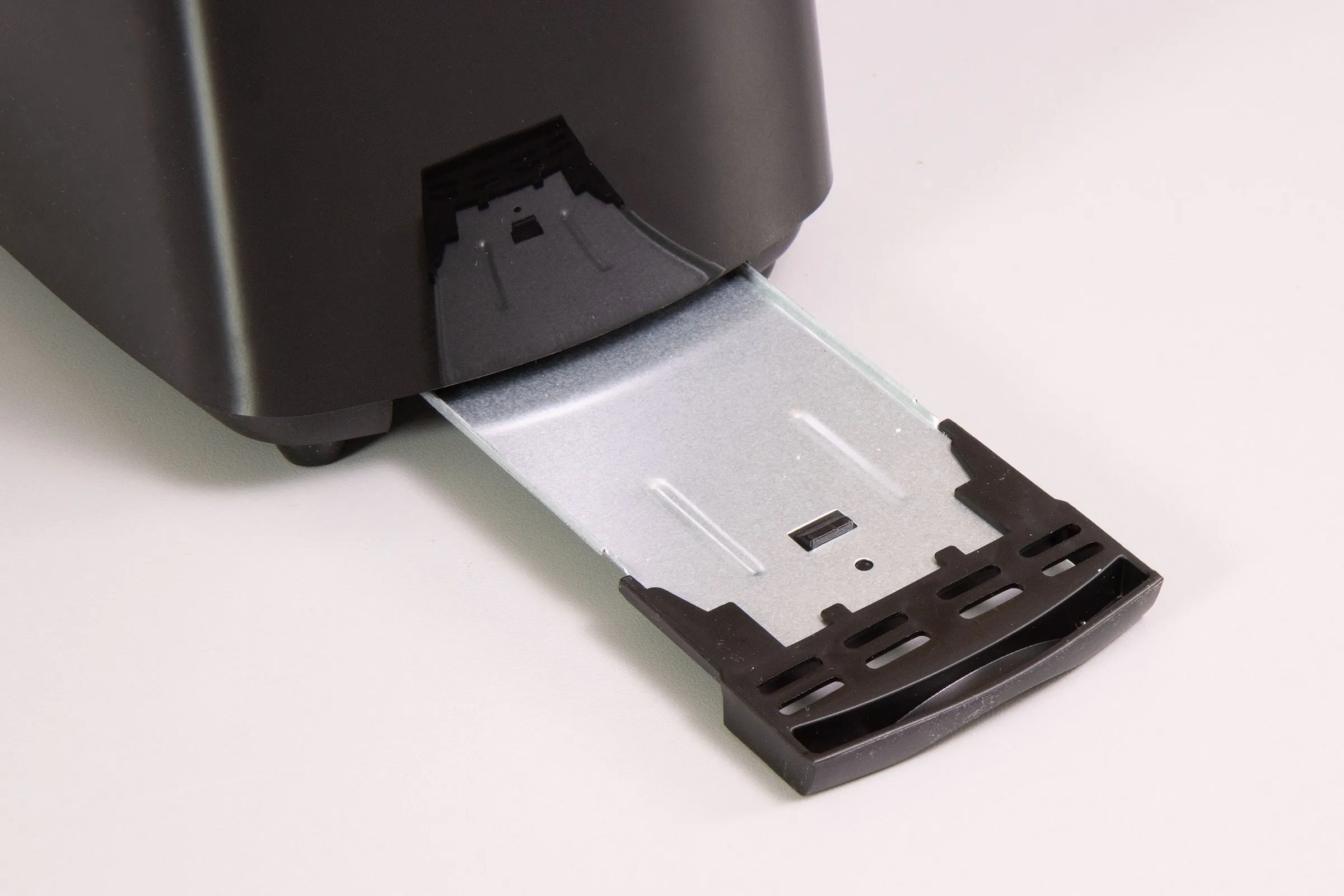 Breite Krümelschublade des Severin AT 2287 Toasters