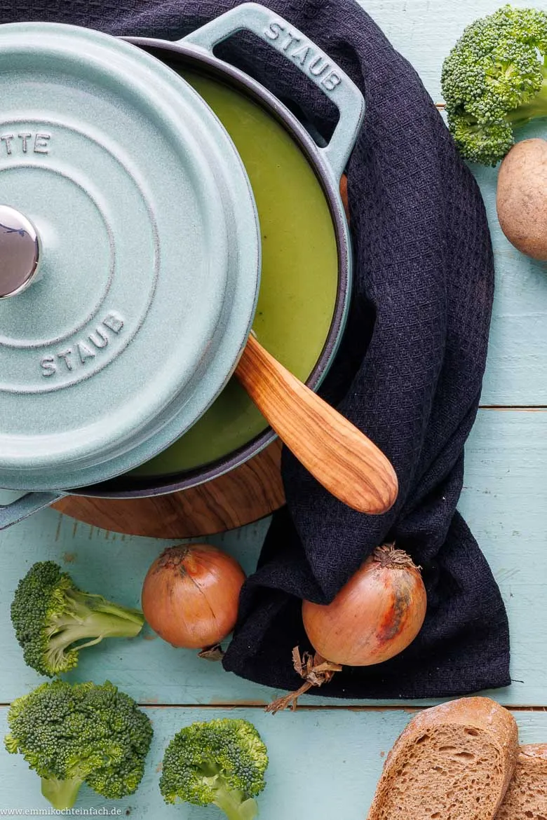 Brokkoli Suppe mit frischen Kräutern, ein Genuss für Körper und Seele