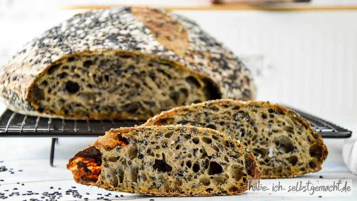 Brot #42 – Sauerteigbrot mit schwarzem Sesam (schwarzes Sesambrot)