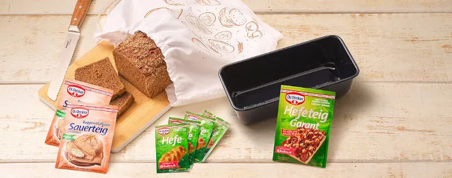 Brot backen: Roggensauerteig und frische Backzutaten