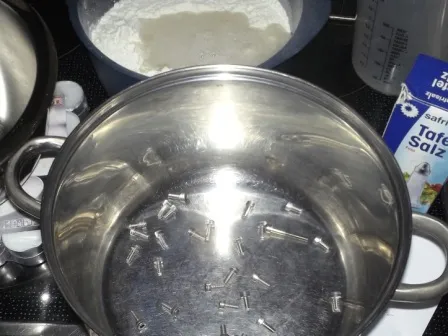 Brot im Topf backen mit Teelichtern