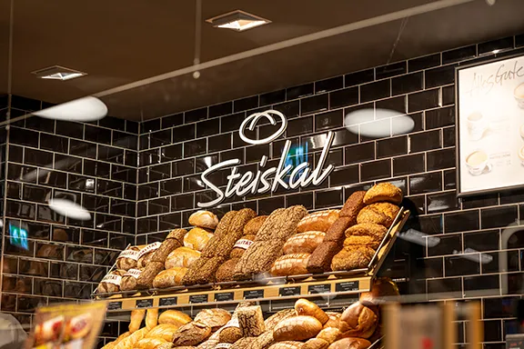 Brot und Brötchen als Grundlage für ein köstliches Frühstück