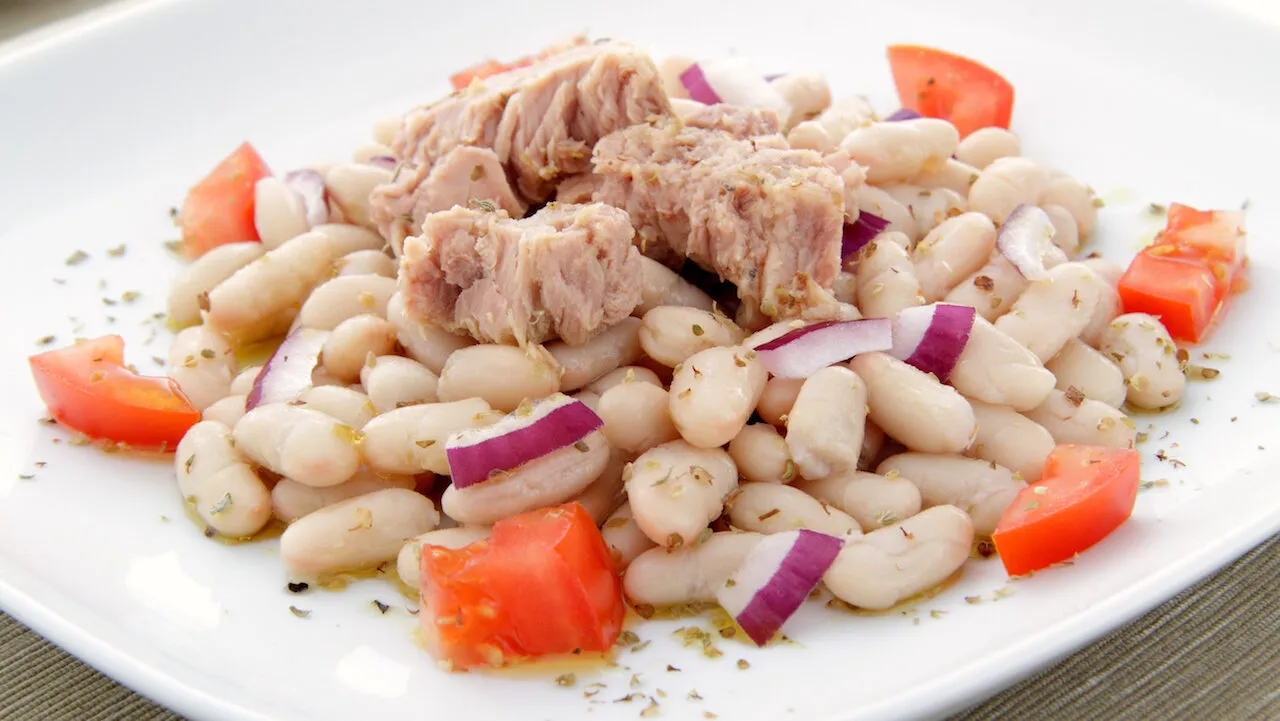 Canelinni Salat mit Thunfisch und frischen Kräutern
