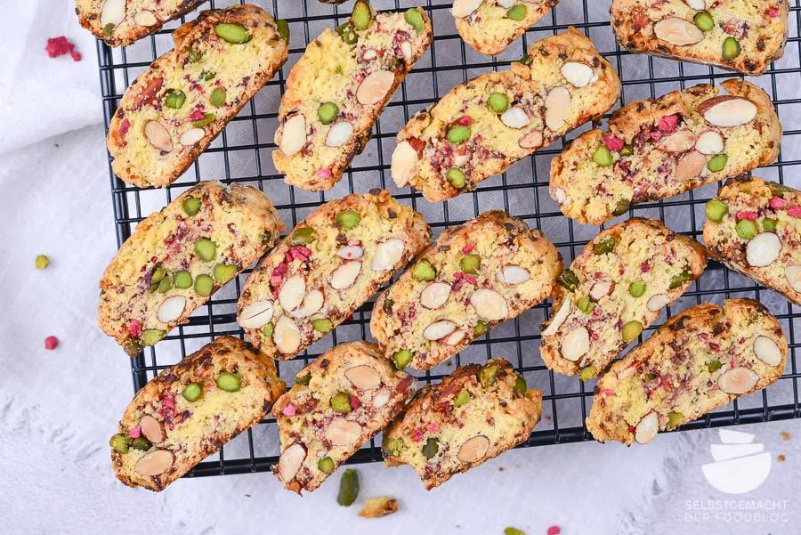 Cantuccini mit Pistazien (Italienische Mandel Kekse)