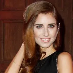 Cathy Hummels lächelt bei einem Event