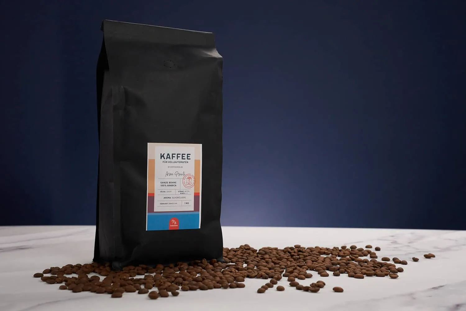 Coffeeness Kaffeebohnen Klassik Packung und lose Bohnen