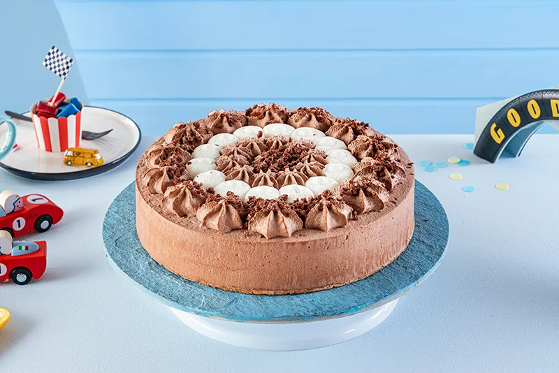 Coppenrath &amp; Wiese Festtagstorte Schokolade als Basis für den Auto Geburtstagskuchen