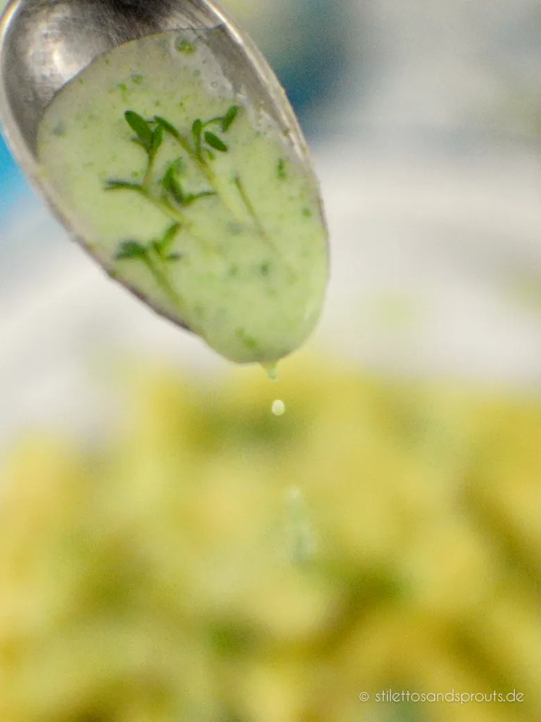 Cremige Bärlauch-Parmesan-Sauce, fertig zum Pürieren