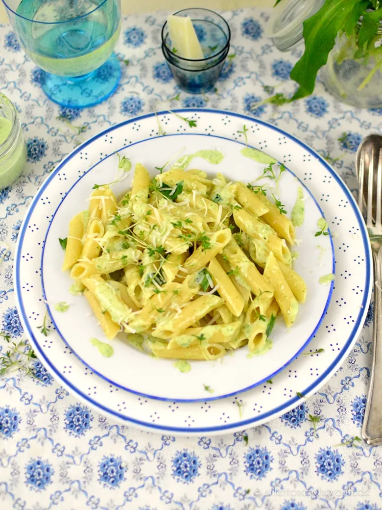 Cremige Bärlauch Pasta, frisch zubereitet, bereit zum Servieren