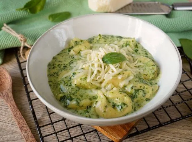 Cremige One Pot Spinat-Tortellini