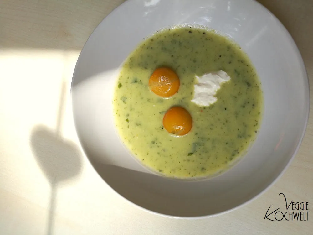 Cremige Zucchini-Suppe, ein leichtes mediterranes Vorspeisen-Rezept