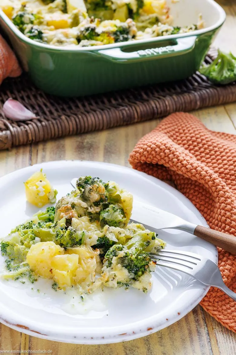 Cremiger Brokkoliauflauf - www.emmikochteinfach.de
