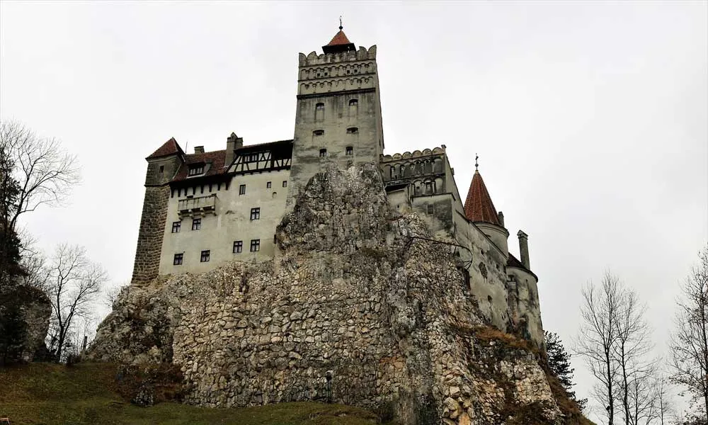 Das beeindruckende Schloss Bran in Rumänien, auch bekannt als Draculas Schloss
