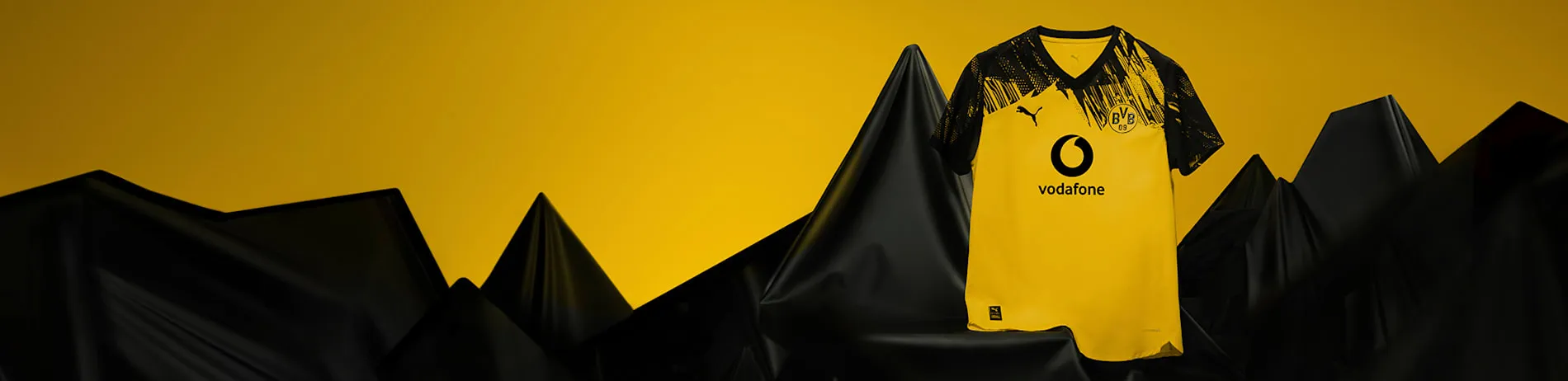 Das Borussia Dortmund 25/26 Heimtrikot für Herren, präsentiert mit einem gelben Hintergrund und dem BVB-Logo.