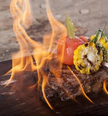 Das Café Franz Josef im Auracher Löchl bekannt für Steaks