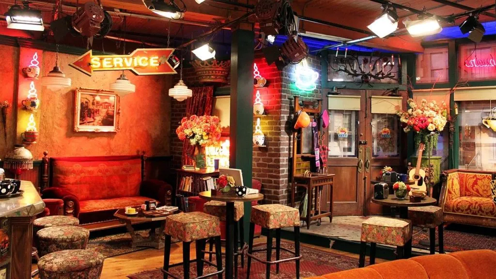 Das Friends-Set bei einer Warner Bros. Studio Tour, ein beliebtes Fotomotiv
