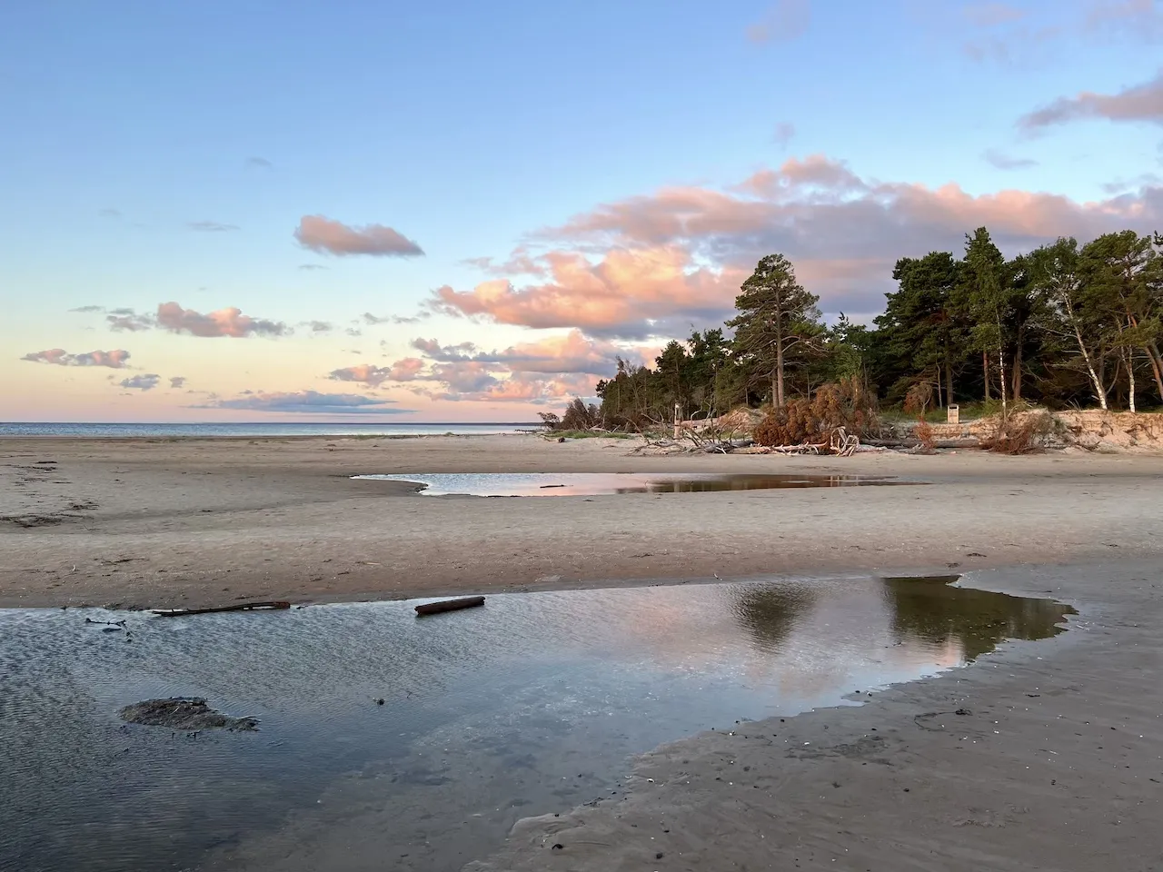 Das Kap Kolka ist ein Ort von einzigartiger Schönheit, wo Ostsee und Rigaer Bucht aufeinandertreffen.