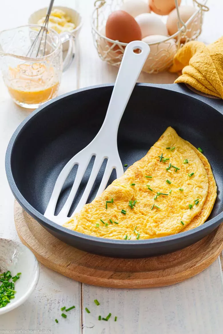 Das perfekt zubereitete, fluffige Omelett Rezept, schnell und einfach in der Pfanne