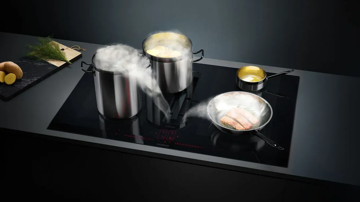 Das Siemens InductionAir Plus Kochfeld mit integriertem Abzug im modernen Design