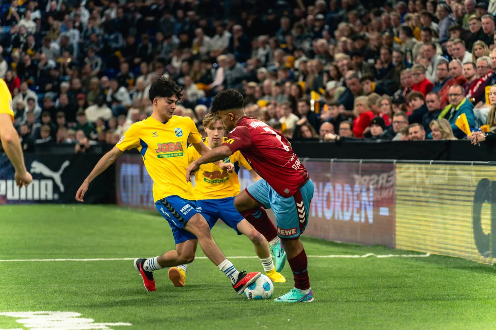 Das Team des SV Todesfelde feiert den Gewinn des LOTTO MASTERS 2025 in Kiel