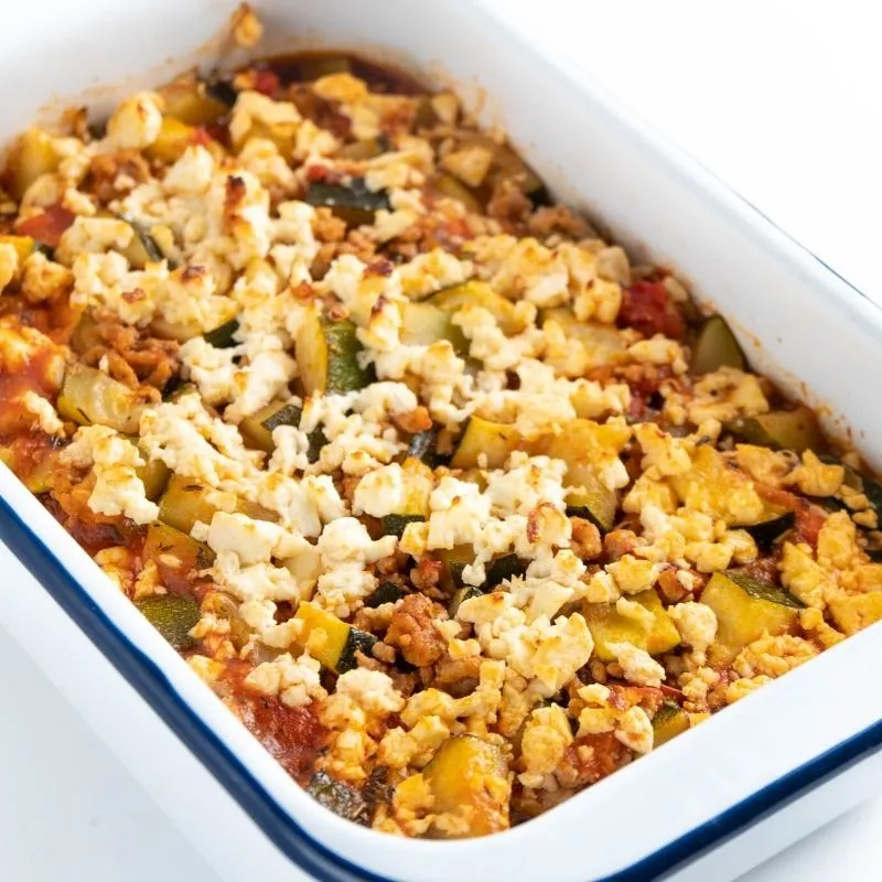 Deftiger Low Carb Zucchini-Hackfleisch-Auflauf mit Feta