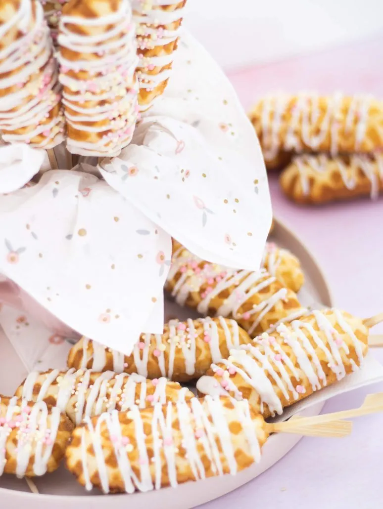 Dekoration von Waffeln am Stiel