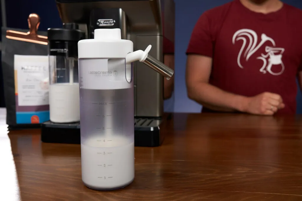 DeLonghi Eletta Explore Titan mit speziellem Kaltmilchschaum-System