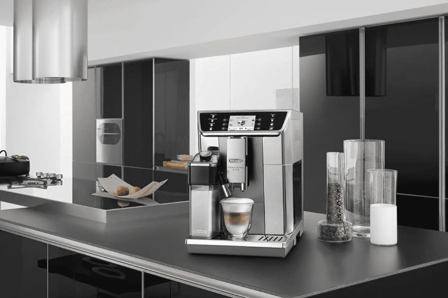 DeLonghi PrimaDonna Elite Kaffeevollautomat mit cremigem Kaffeegetränk