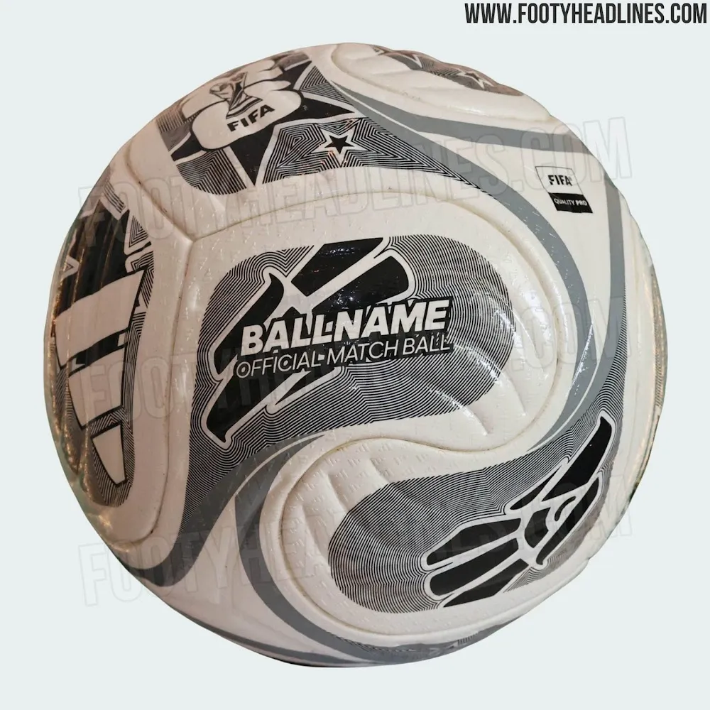 Der Adidas WM-Ball 2026 &quot;Trionda&quot; in einer stilvollen Präsentation, die seine Bedeutung als offizielles Spielgerät hervorhebt.