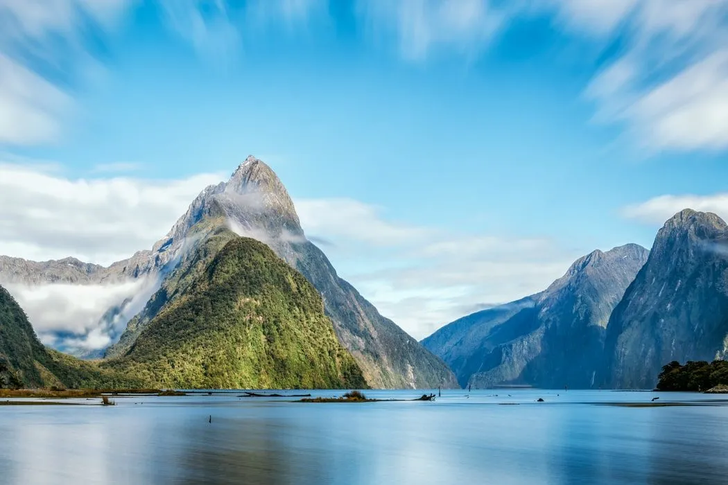 Der atemberaubende Fiordland Nationalpark in Neuseeland mit seinen majestätischen Fjorden