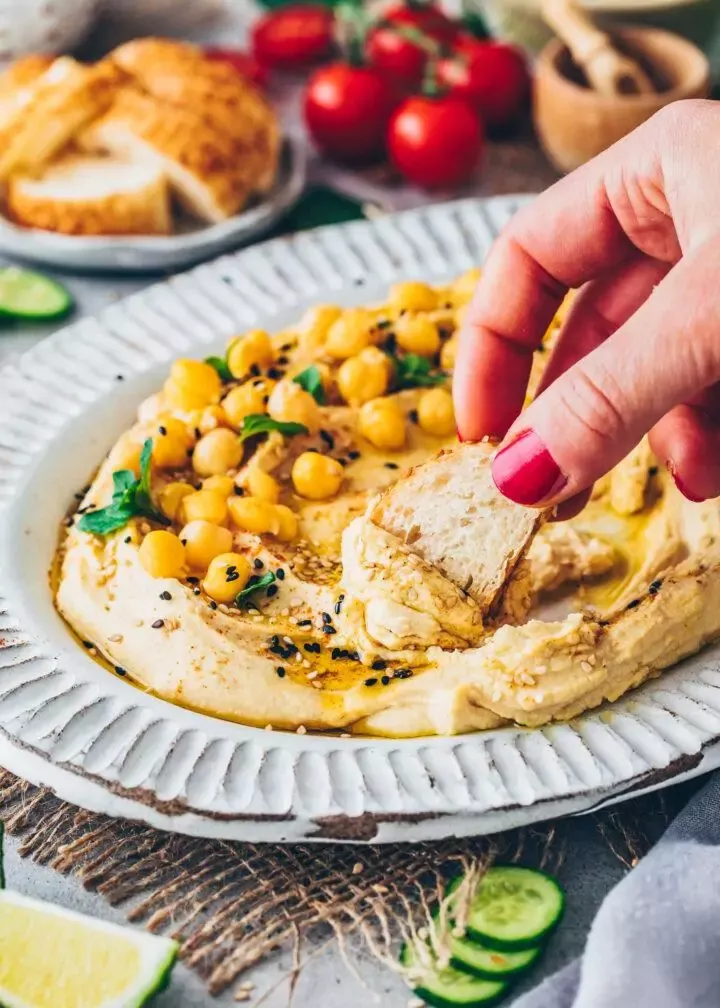Der beste hausgemachte Hummus (Kichererbsen-Dip)