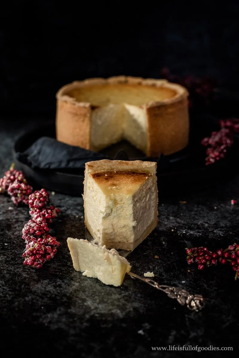 Der beste Käsekuchen aller Zeiten in einer Springform, goldbraun gebacken