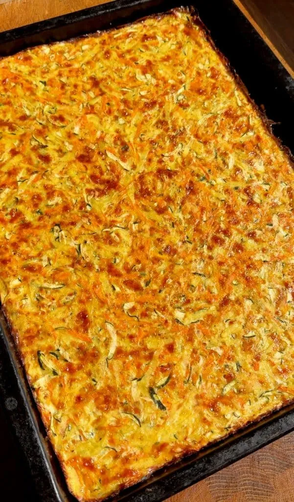 Der goldbraun gebackene Low Carb Gemüse-Wrap-Boden, bereit zum Füllen