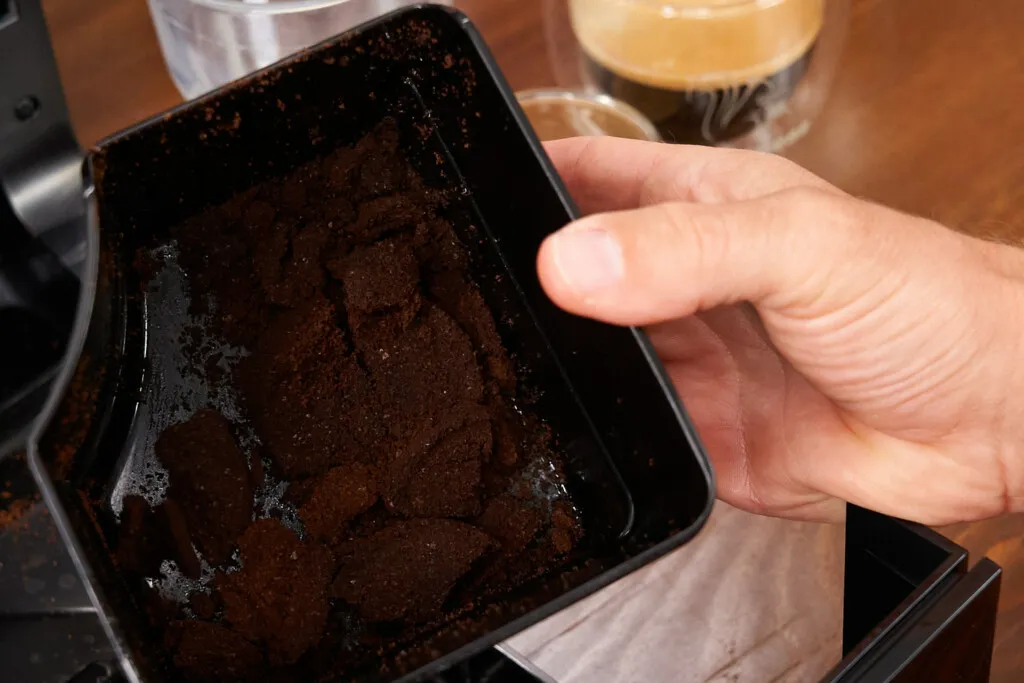 Der Kaffeesatz vom Miele CM 5310 Silence.