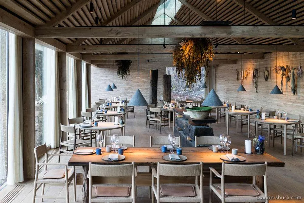 Der Speisesaal, entworfen von der Bjarke Ingels Group, dekoriert von Studio David Thulstrup
