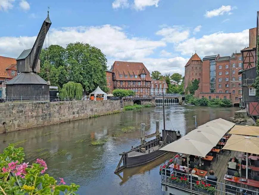 Der Stint in Lüneburg, ein beliebtes Viertel am Fluss Ilmenau