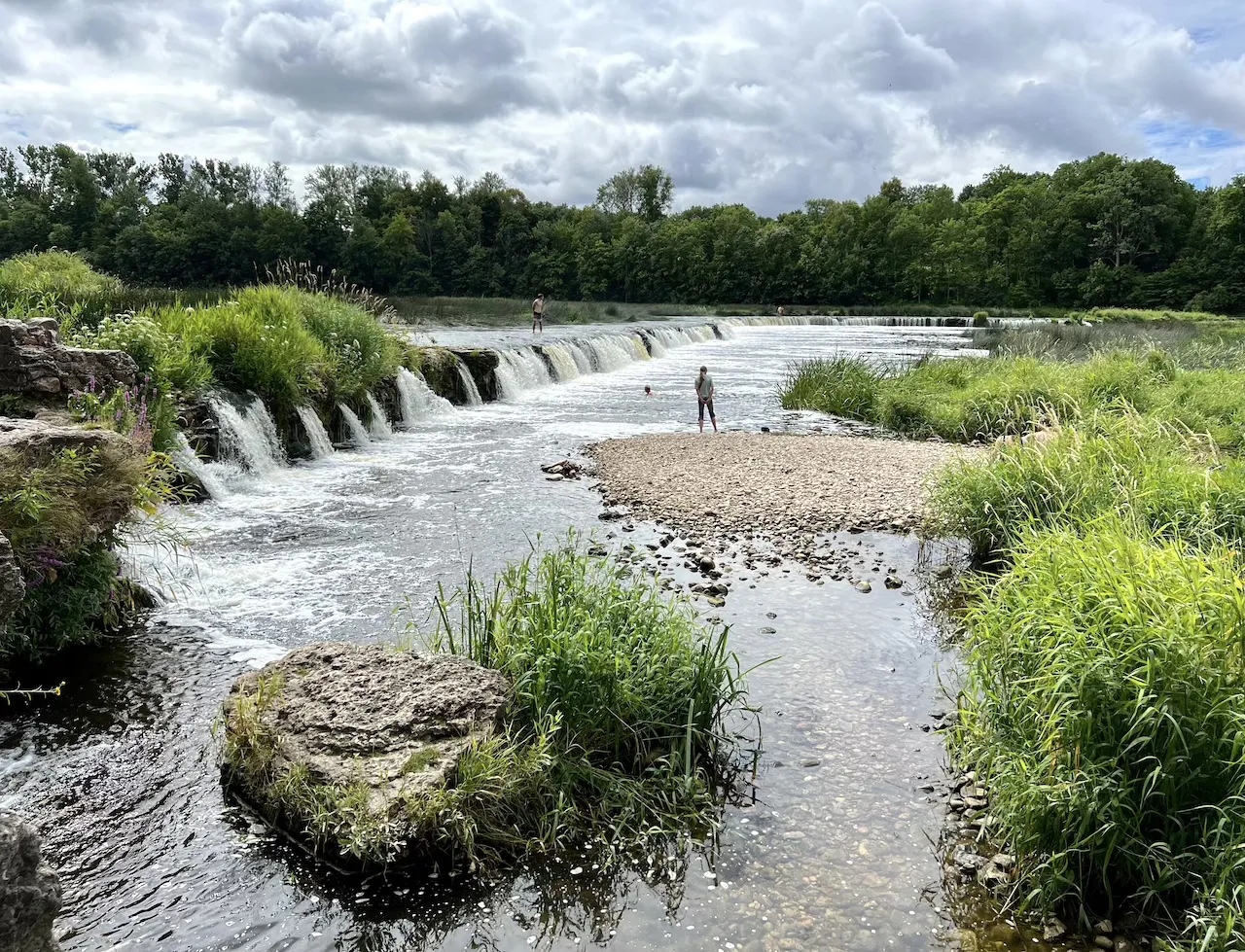 Der Ventas Rumba in Kuldiga ist mit 249 Metern der breiteste Wasserfall Europas.