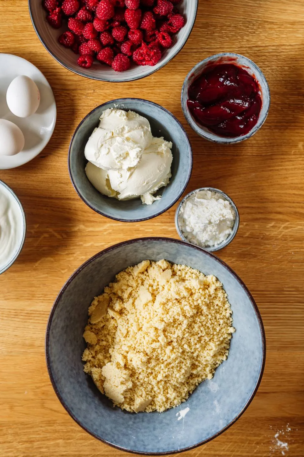 Detailansicht der Butter-Mehl-Mischung für Boden und Streusel