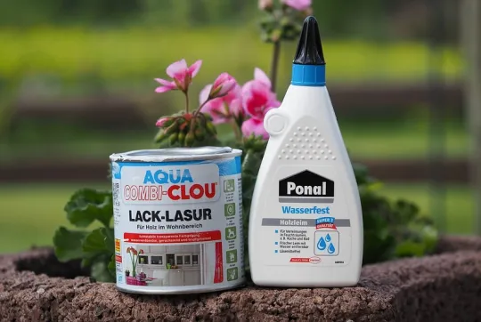 Detailansicht der Leimholzbretter und der Konstruktion einer Wurfkiste für Katzen